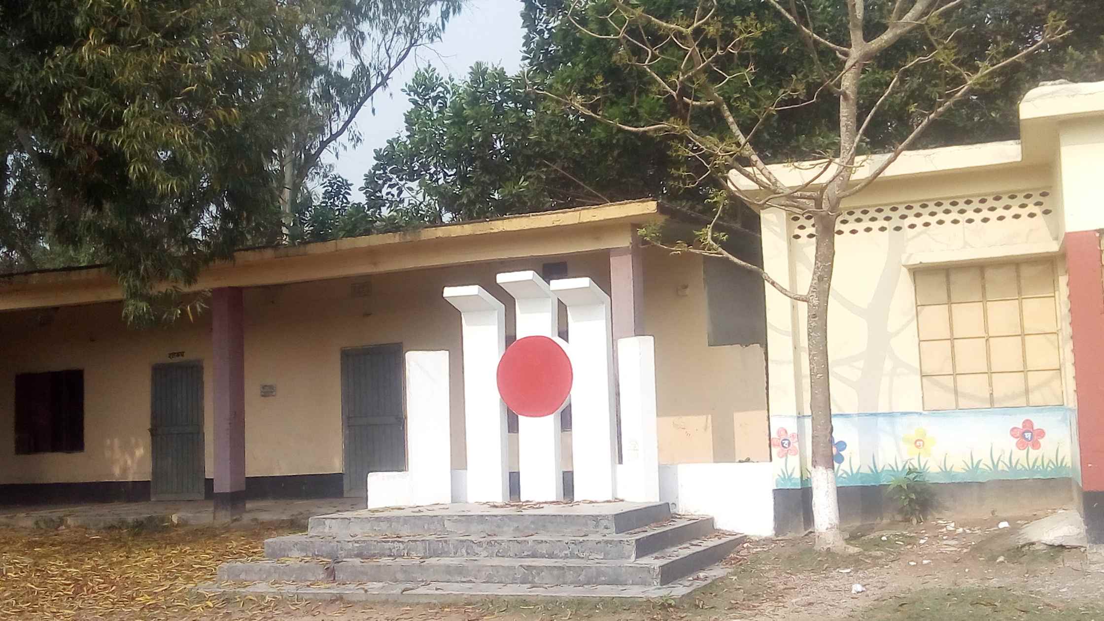 ঘোলাগাড়ি সরকারি প্রাথমিক বিদ্যালয় শহীদ মিনার